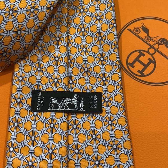 Hermes Other - 💥HP💥HERMÈS # 5145 SILK TIE IN ORANGE AND LIGHT GRAY